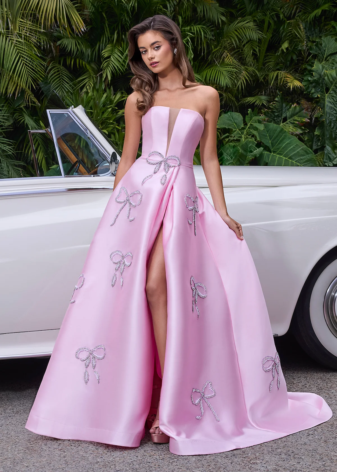 Linsi – Ypsilon Dresses