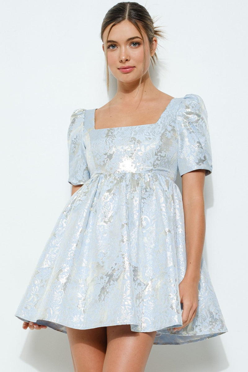 This cocktail dress features a square neckline with short sleeves and a babydoll fit and flare silhouette with a metallic jacquard fabric. This is a chic choice for your next homecoming or formal event.

IDK IDK8227