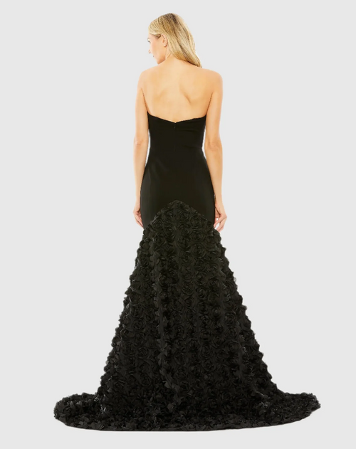This dress features a strapless plunging neckline with a mermaid silhouette and a ruffle train. This is an elegant choice for your next prom, pageant or formal event.

Mac Duggal 65219