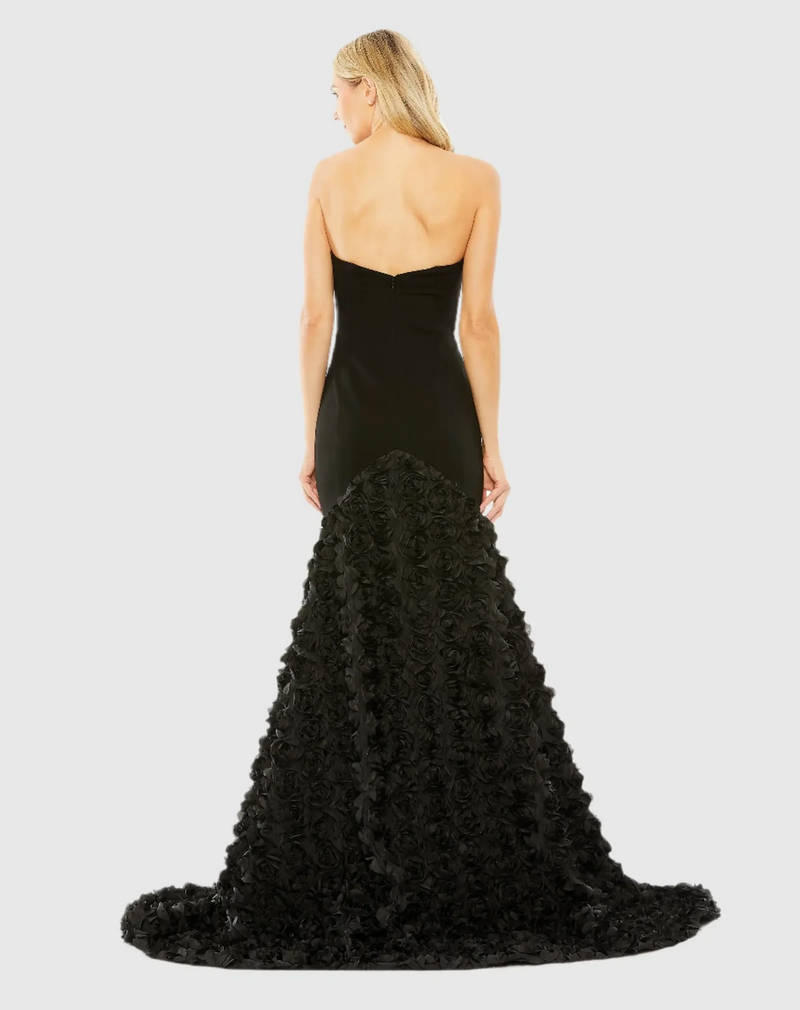 This dress features a strapless plunging neckline with a mermaid silhouette and a ruffle train. This is an elegant choice for your next prom, pageant or formal event.

Mac Duggal 65219