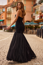 This dress features a strapless sweetheart neckline with a mermaid silhouette, metallic mesh fabric with a skirt slit. This gown is elegant and could be styled to make it your own at your next prom, pageant or formal event.

Sherri Hill 57074