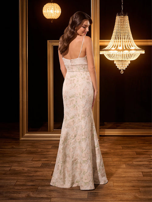 This dress features a V-neckline with spaghetti straps, a fit and flare silhouette with bow detailing on the bust and waistline. A stunning choice for your next prom or formal event.

HOW 22278