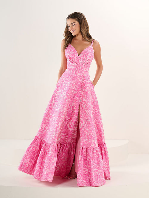 This dress features a sweetheart neckline, spaghetti straps, jacquard floral fabric and an A-line silhouette. A stunning choice for your next prom or formal event.

HOW 16304