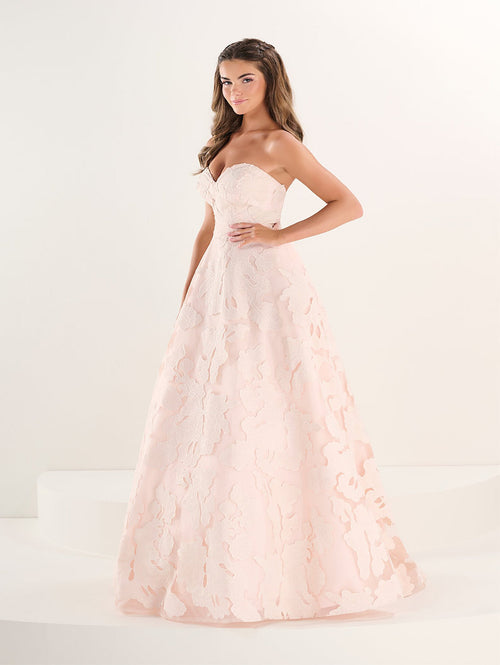 This dress features a strapless sweetheart neckline with lace fabric and an A-line silhouette. Style this dress to make it your own at your next prom or formal event.

HOW 16317