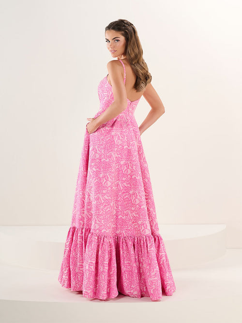 This dress features a sweetheart neckline, spaghetti straps, jacquard floral fabric and an A-line silhouette. A stunning choice for your next prom or formal event.

HOW 16304