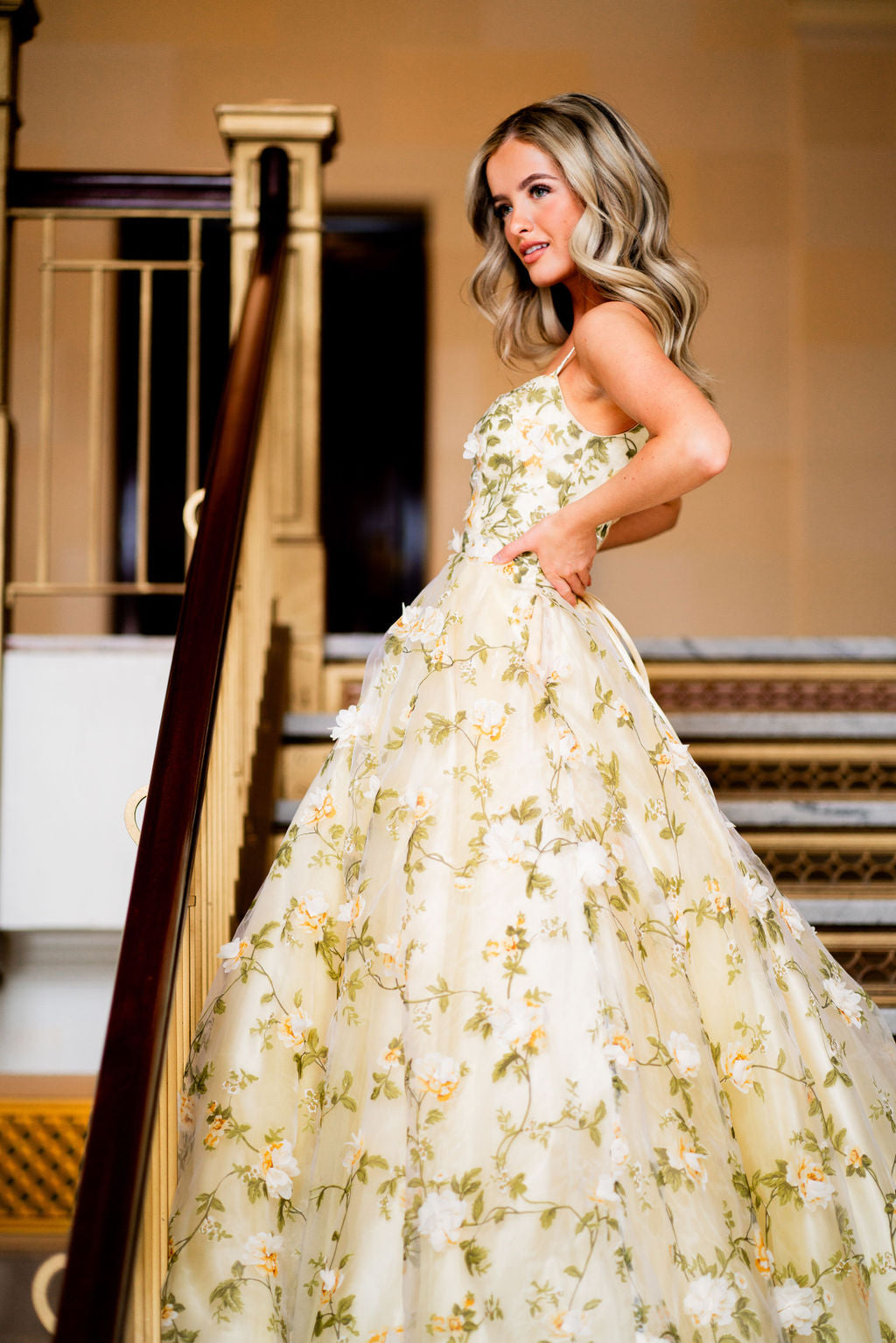 Kaybrie – Ypsilon Dresses