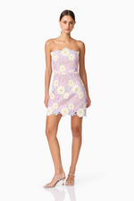 This strapless cocktail dress features a straight neckline, scalloped edge detailing at the neckline and hemline for softness. It is crafted from textured guipure lace fabrication and fully lined for coverage and comfort for your next homecoming or formal event.

ELT EC2082502