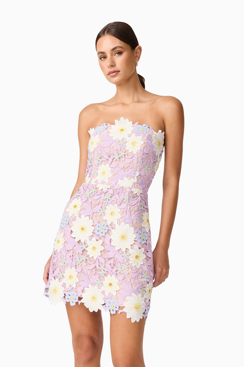 This strapless cocktail dress features a straight neckline, scalloped edge detailing at the neckline and hemline for softness. It is crafted from textured guipure lace fabrication and fully lined for coverage and comfort for your next homecoming or formal event.

ELT EC2082502