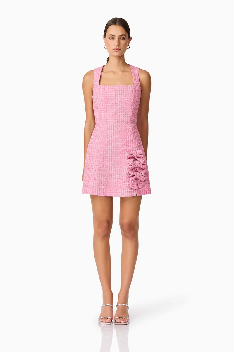 This cocktail dress features an A-line silhouette in pink tweed fabric, a square neckline with clean edges, slim-fitting bodice and a flared skirt with three bows and a small side split. This is a unique choice for your next homecoming or formal event.

ELT&nbsp;EC2082532