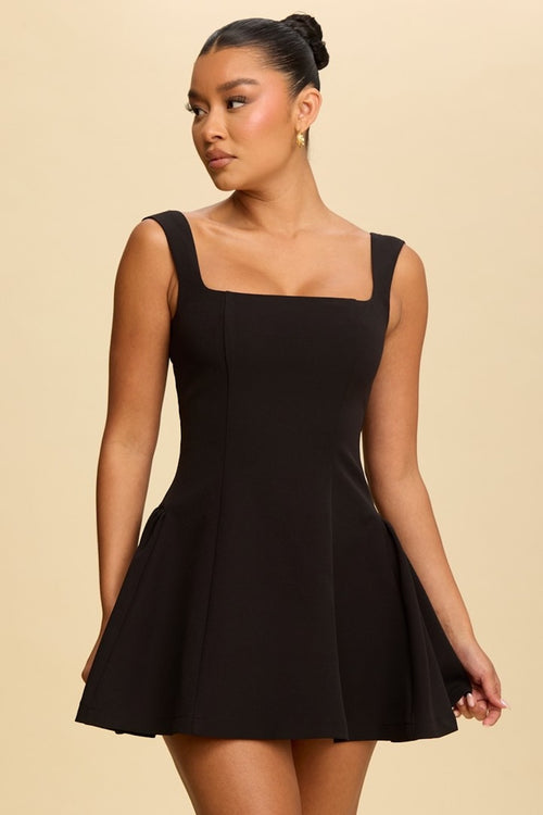 This cocktail dress features a square neckline with thick straps and a fit and flare silhouette. Style this dress to make it your own at your next homecoming or formal event.

LXL LD11131