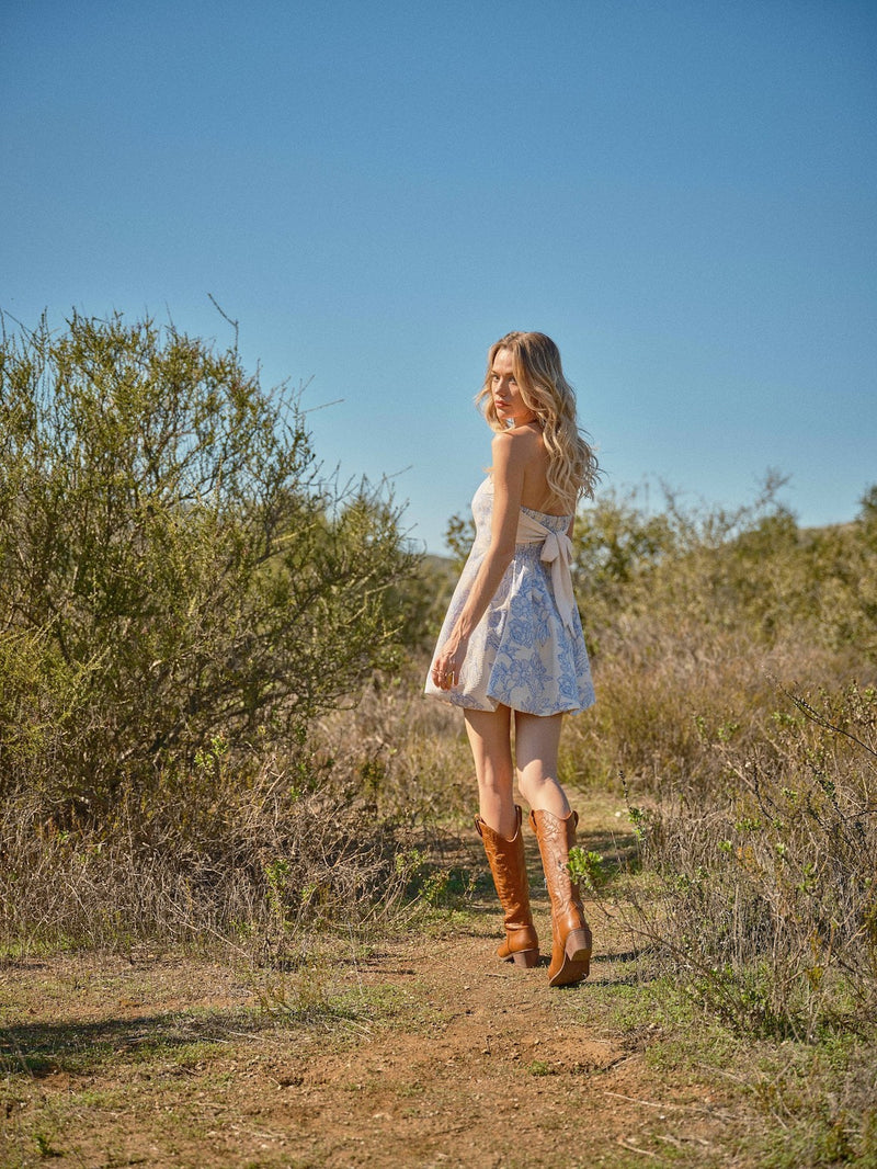 This cocktail dress features a strapless neckline with textured jacquard floral fabric and a voluminous pleated pumpkin hem with an oversized back tie detail. Style this dress to make it your own at your next homecoming or formal event.

BLB 36948D